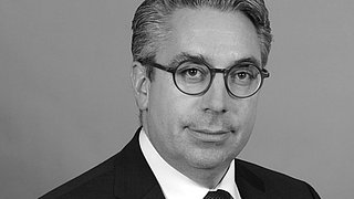 Bild von Stefan Rouenhoff in schwarz weiß