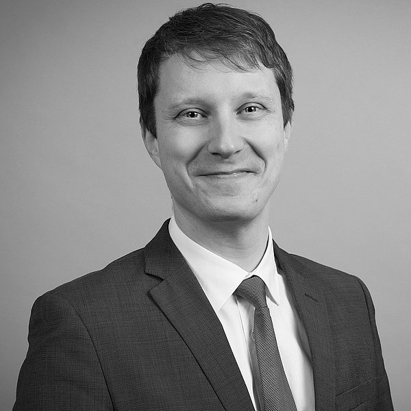 Foto von Nikolai Hoberg in schwarz weiß