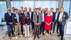 Gruppenfoto der Mitglieder des Bündnisses Gebäudewende auf der Veranstaltung am 20. Mai 2025