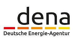 Logo der Deutschen Energie-Agentur (dena) mit dem Schriftzug 'dena' in schwarzer Schrift und darunter 'Deutsche Energie-Agentur' in kleinerer Schrift.