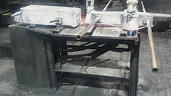 Der Gießtrichter wird vorgeheizt.