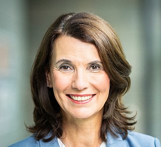 Portraitbild von Rita Schwarzelühr-Sutter