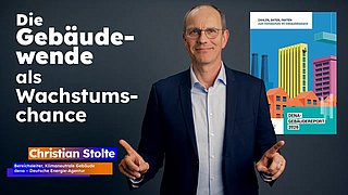 Christian Stolte in dunklem Sakko vor blauem Hintergrund mit der weißen Schrift 'Die Gebäudewende als Wachstumschance' und einem Buchcover mit dem Titel 'DENA-Gebäudereport 2026