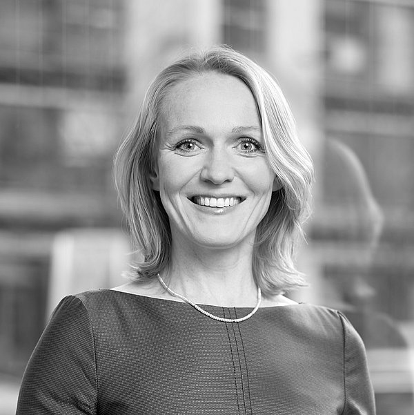 Bild von Dr. Christine Wilcken in schwarz weiß