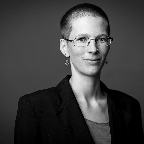 Foto von Jana Bosse in schwarz weiß