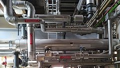 Oben gedämmter Reinsolevorwärmer, unten alter Dampf-Wärmeübertrager als Backup