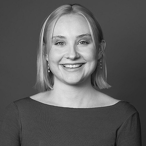 Schwarz-Weiß-Portraitfoto von Anna Moser