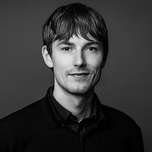 Foto von Mika Hasselbring in schwarz weiß