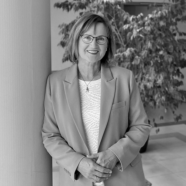 Foto von Annekathrin Hoppe in schwarz weiß