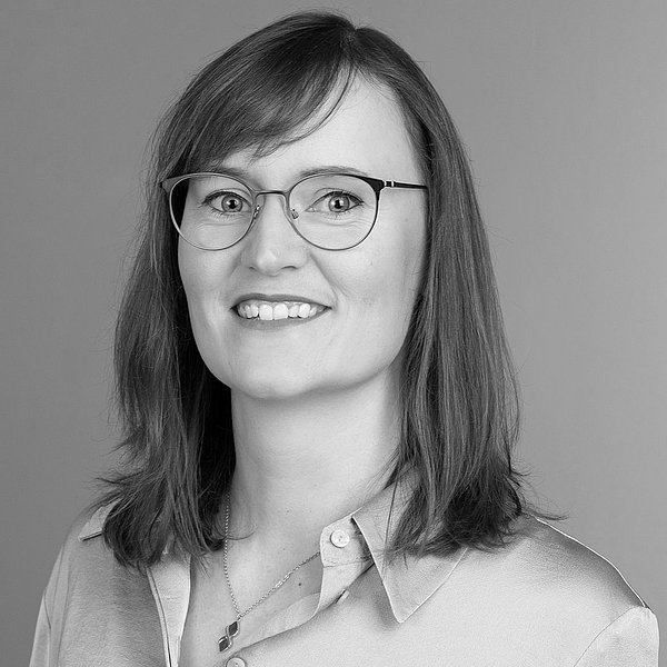 Foto von Julia Rützel in schwarz weiß