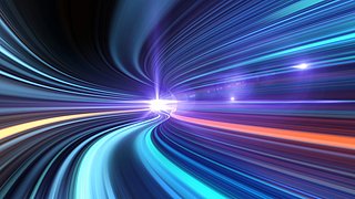 Abstraktes Bild einer Fahrt durch einen Tunnel mit High-Speed-Internetzugang.