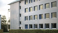 Graue Fassade eines Hauses