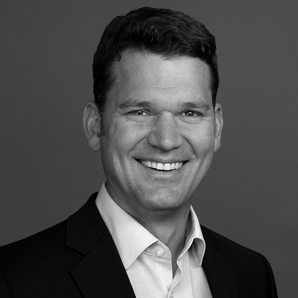 Bild von Benedikt Pulvermüller in schwarz weiß