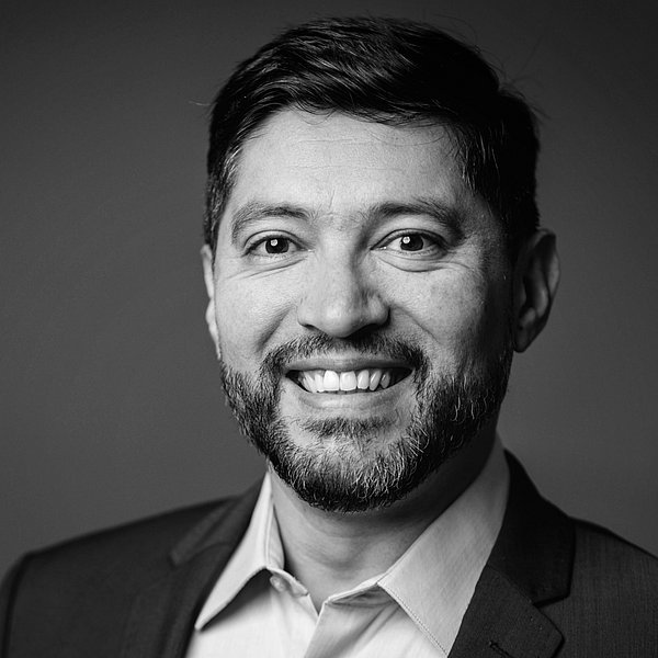 Foto von Dr.-Ing. José Mercado in schwarz weiß