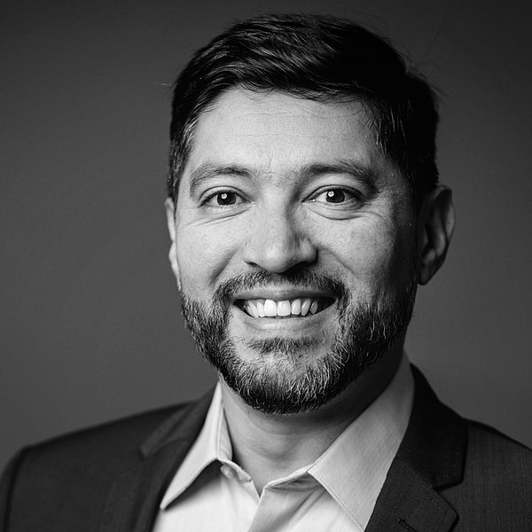 Foto von Dr.-Ing. José Mercado in schwarz weiß