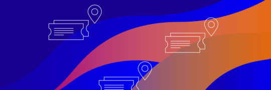 Grafik: Drei weiße Piktogramme von Tickets mit Standortmarkern auf blau-orange schattiertem Hintergrund.