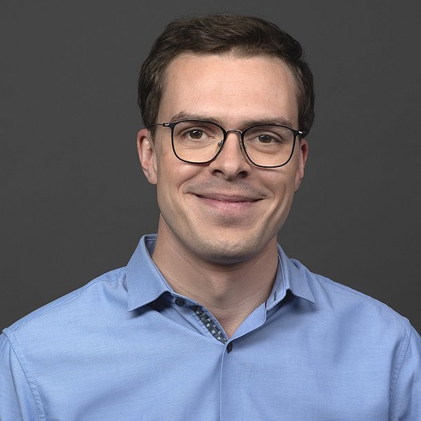 Porträtfoto vom dena-Mitarbeiter Nicolas Eschenbruch