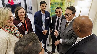 Business - to - Goverment Dialogue