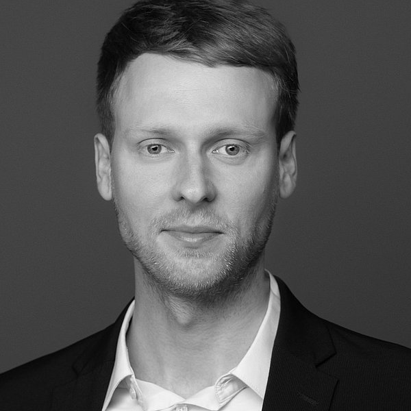 Bild von Alexander Müller in schwarz weiß