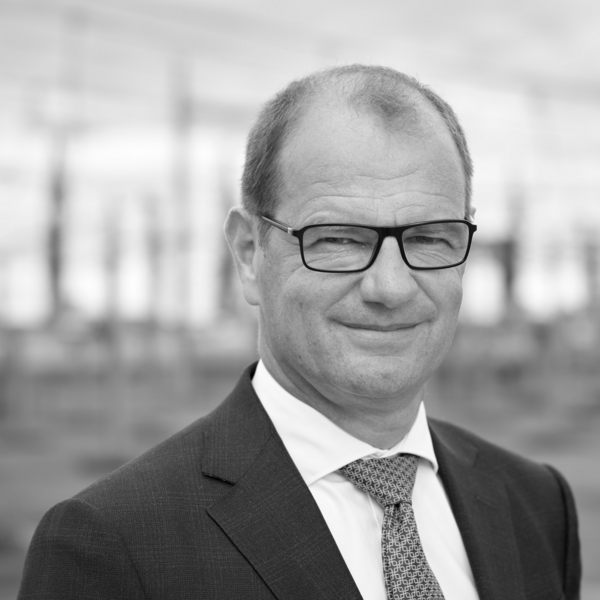 Foto von Stefan Kapferer in schwarz weiß