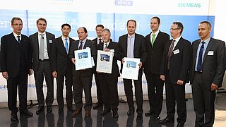 2011 wird der Energy Efficiency Award 2011 erstmalig auf dem  Energieeffizienzkongress der dena unter der Schirmherrschaft des ehemaligen Bundeswirtschaftsministers Philipp Rößler vergeben.