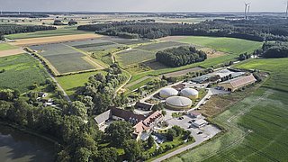 Luftaufnahme des Wärmekraftwerks in Mertingen.