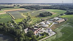 Luftaufnahme des Wärmekraftwerks in Mertingen.