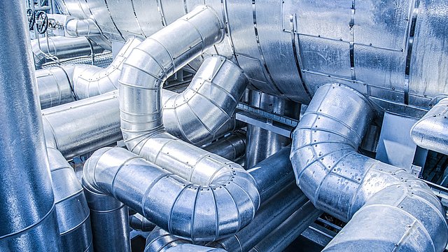 Rohrleitungen in Industrieanlage
