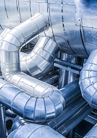 Rohrleitungen in Industrieanlage