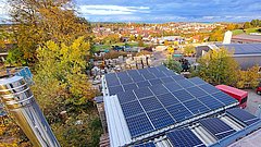 Eine PV-Anlage auf einem Dach.