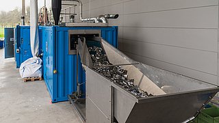 Eine Kunststoffrecyclinganlage im Betrieb.
