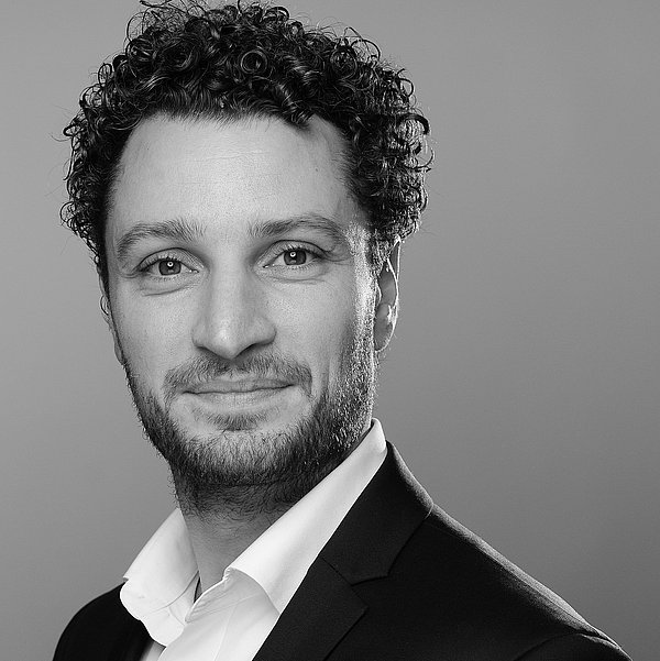 Foto von Dr. Reuven Paitazoglu in schwarz weiß