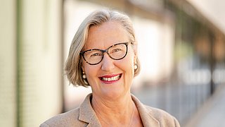 Das Bild zeigt Kristina Haverkamp, Geschäftsführerin der dena.