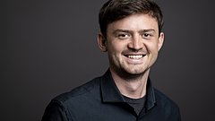 Porträitfoto des dena Mitarbeiters Marius Dechand