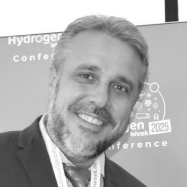 Portrait von Tobias Schwarz in schwarz weiß