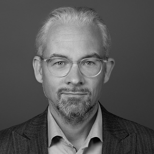 Bild von Steffen Joest in schwarz weiß