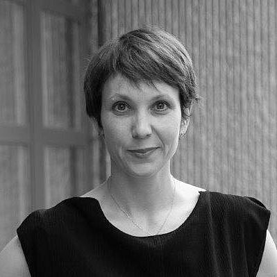 Bild von Nina Weber in schwarz weiß