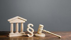 Symboldbild, welches Recht und Judikative darstellt.