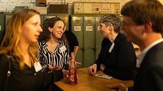 Blick in die Netzwerkaktivitäten der Teilnehmenden am Abend.