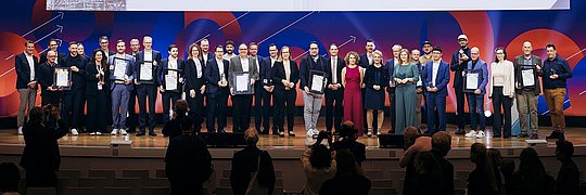 Gruppenbild der Gewinner des Energy Efficiency Awards 2025