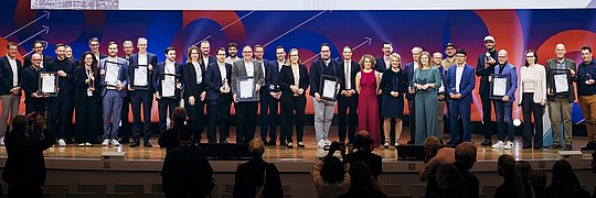 Gruppenbild der Gewinner des Energy Efficiency Awards 2025