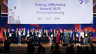 Gruppenbild der Gewinner des Energy Efficiency Awards 2025