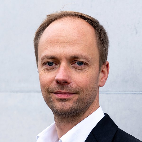 Portraitbild von Benedict Adcock
