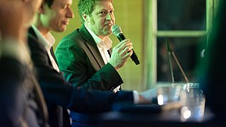 Jan Peter Hinrich (BuVEG) führ seine Sichtweisen im Rahmen des Podiums „Markt“ aus.