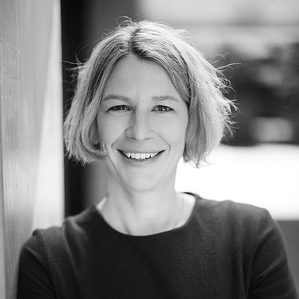 Bild von Frau Neugebauer in schwarz weiß