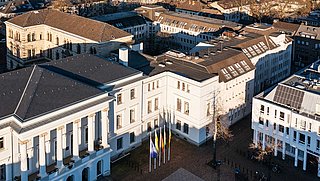 Luftaufnahme vom Rathaus der Stadt Krefeld