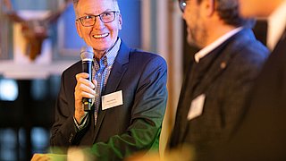  Jörg Cezanne (Die Linke) referiert im politischen Podium.