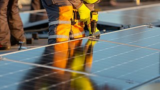 Photovoltaikanlage im Aufbau