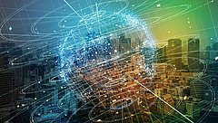 Eine futuristische Stadt, die durch ein komplexes Netzwerk aus Linien und Punkten verbunden ist, zeigt technologische Innovation.