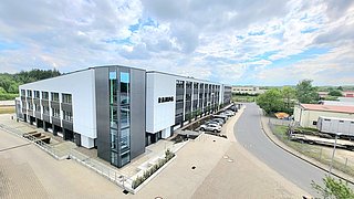 Ein im Jahr 2023 errichtetes KFW-40-Gewerbegebäude.